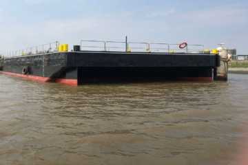 47 x 15 mtrs Flattop barge