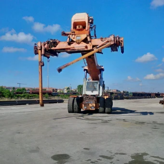Belotti B91 Reachstacker