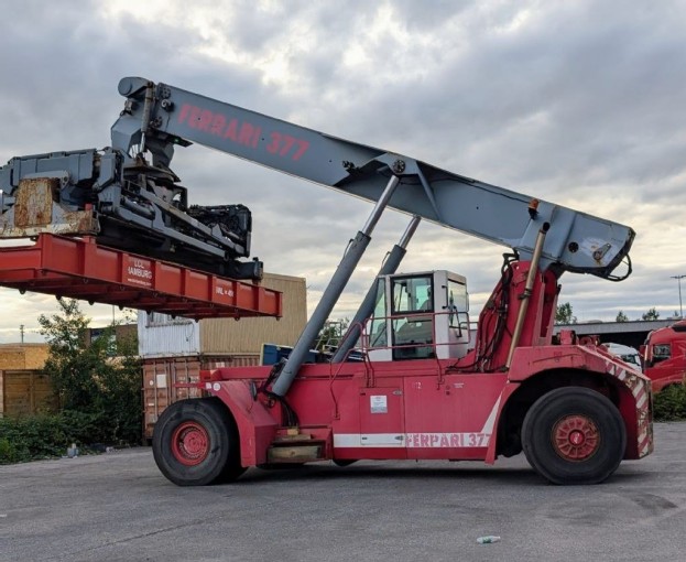 CVS Ferrari Ferrari F377.5 PB Reachstacker - foto 5