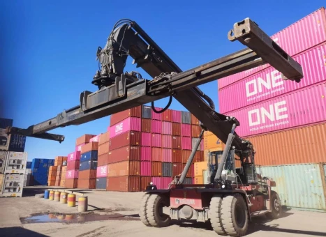 Kalmar DRG100-54S6 Reachstacker