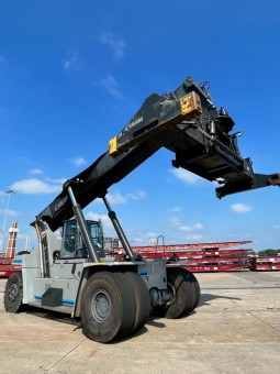 Kalmar DRG450-60S5 Reachstacker