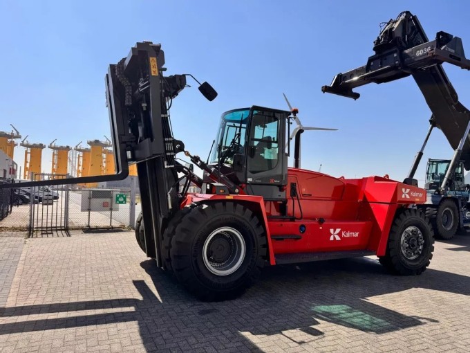 Kalmar DCG330-12 Empty Container Handler - foto 9