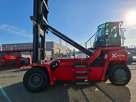 Kalmar DCG80-45ES6 Empty Container Handler
