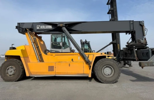 Kalmar DRF450-65S5 Reachstacker