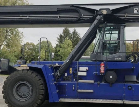 Kalmar DRG450-60S5 Reachstacker