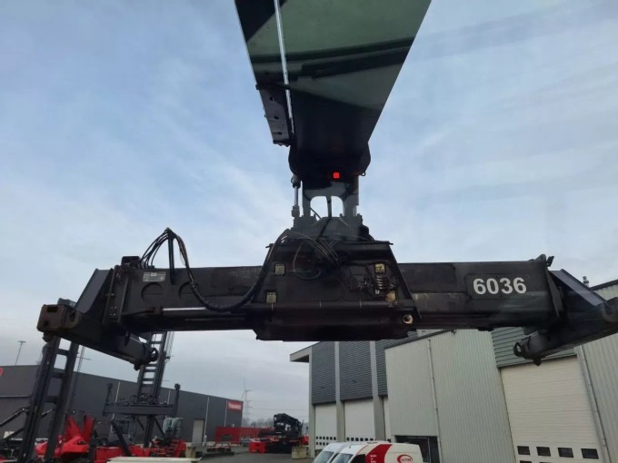 Kalmar DRG450-65S5X Reachstacker - foto 12