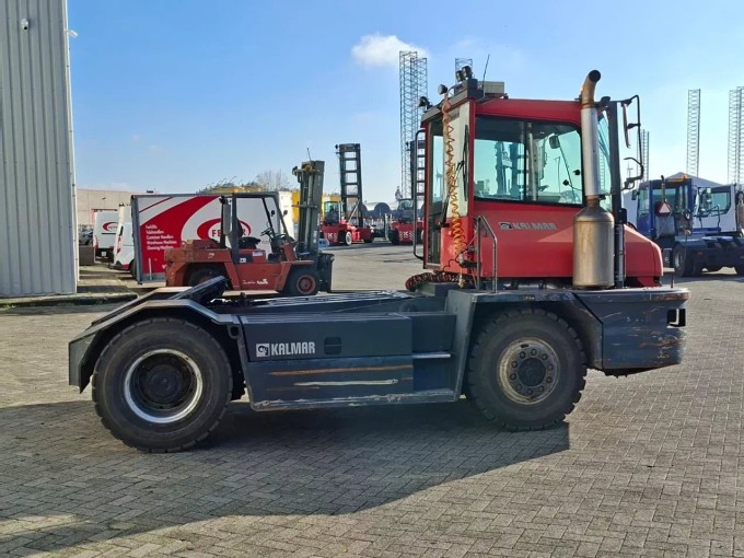 Kalmar TR618i Terminal Tractor - foto 8