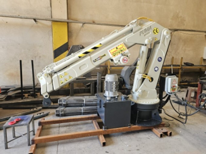 Puma Telescopic &amp; Fixed Boom Deck Cranes - foto 1