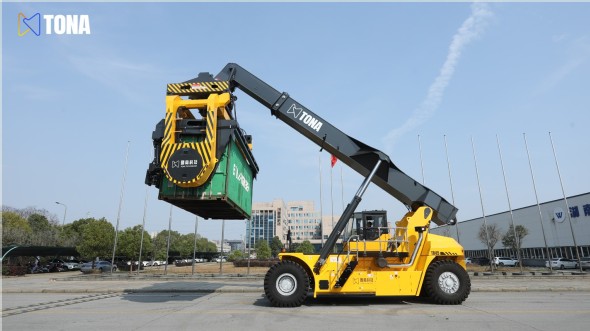 Tona TR45 Reachstacker 