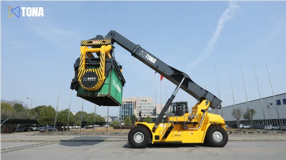 Tona TR45 Reachstacker 