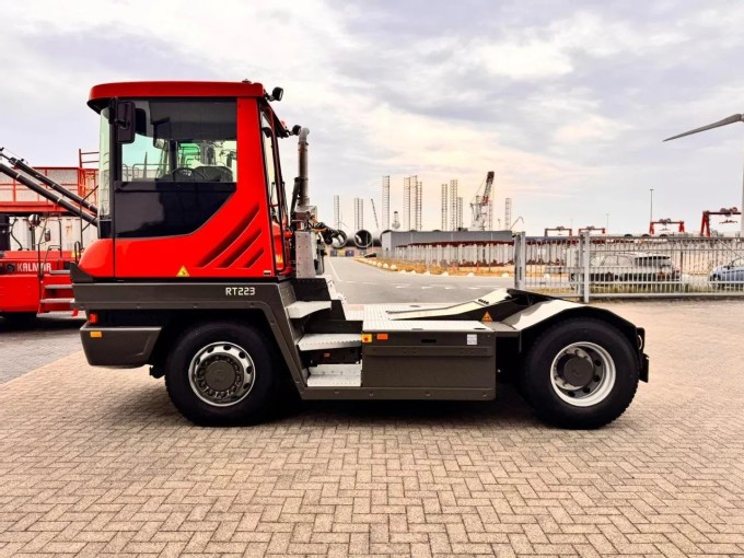 Terberg RT 223 Terminal Tractor - foto 3
