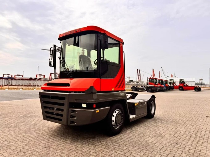 Terberg RT 223 Terminal Tractor - foto 4