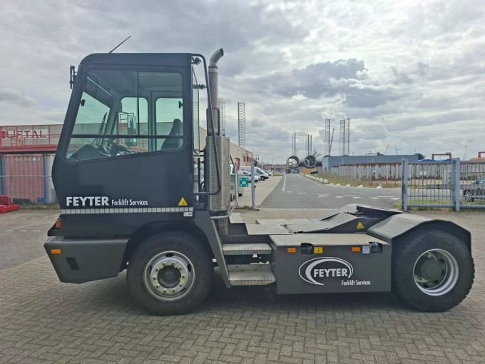Terberg YT 222 Terminal Tractor - foto 4