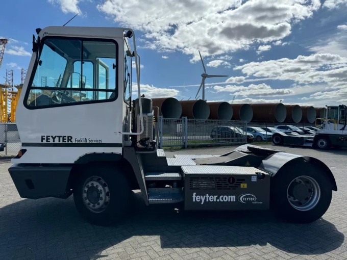 Terberg YT 222 Terminal Tractor - foto 1