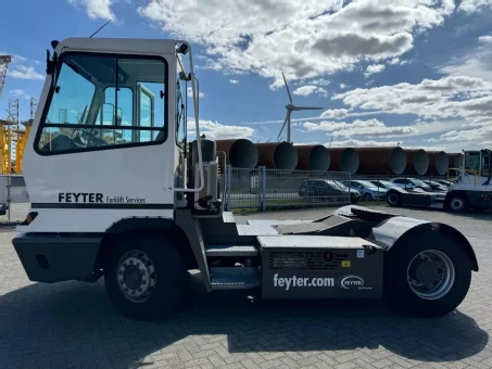 Terberg YT 222 Terminal Tractor