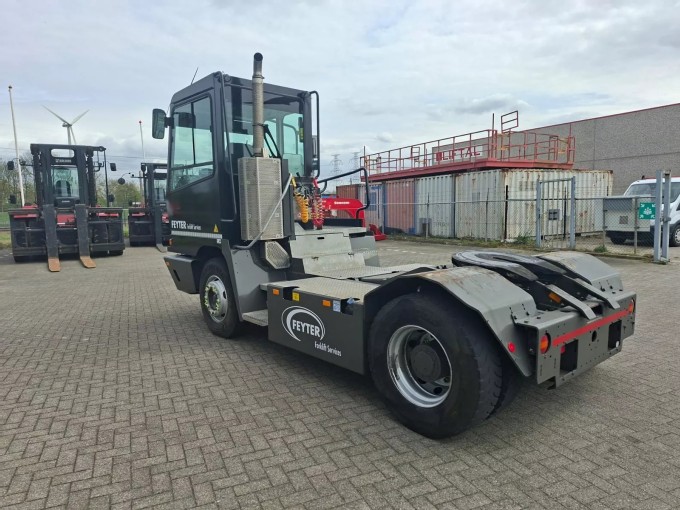 Terberg YT 222 Terminal Tractor - foto 2