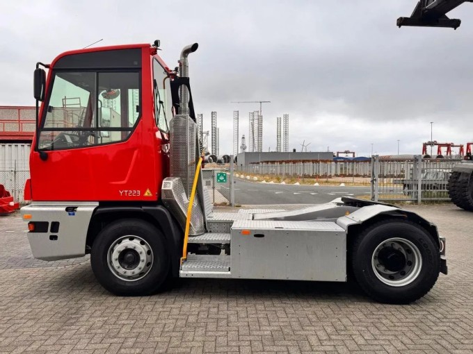Terberg YT 223 Terminal Tractor - foto 11