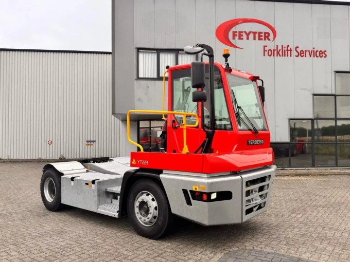 Terberg YT 223 Terminal Tractor - foto 1