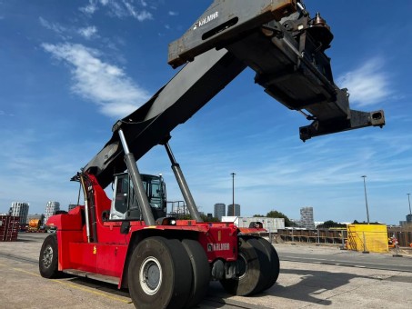 Kalmar DRG450-60S5 Reachstacker