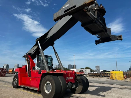 Kalmar DRG450-60S5 Reachstacker