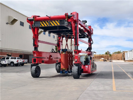 Socma Straddle Carrier 30ton 