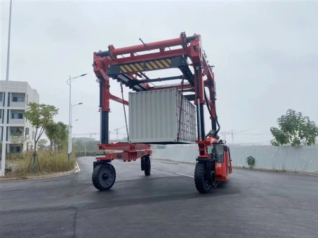 Socma Straddle Carrier 45ton 