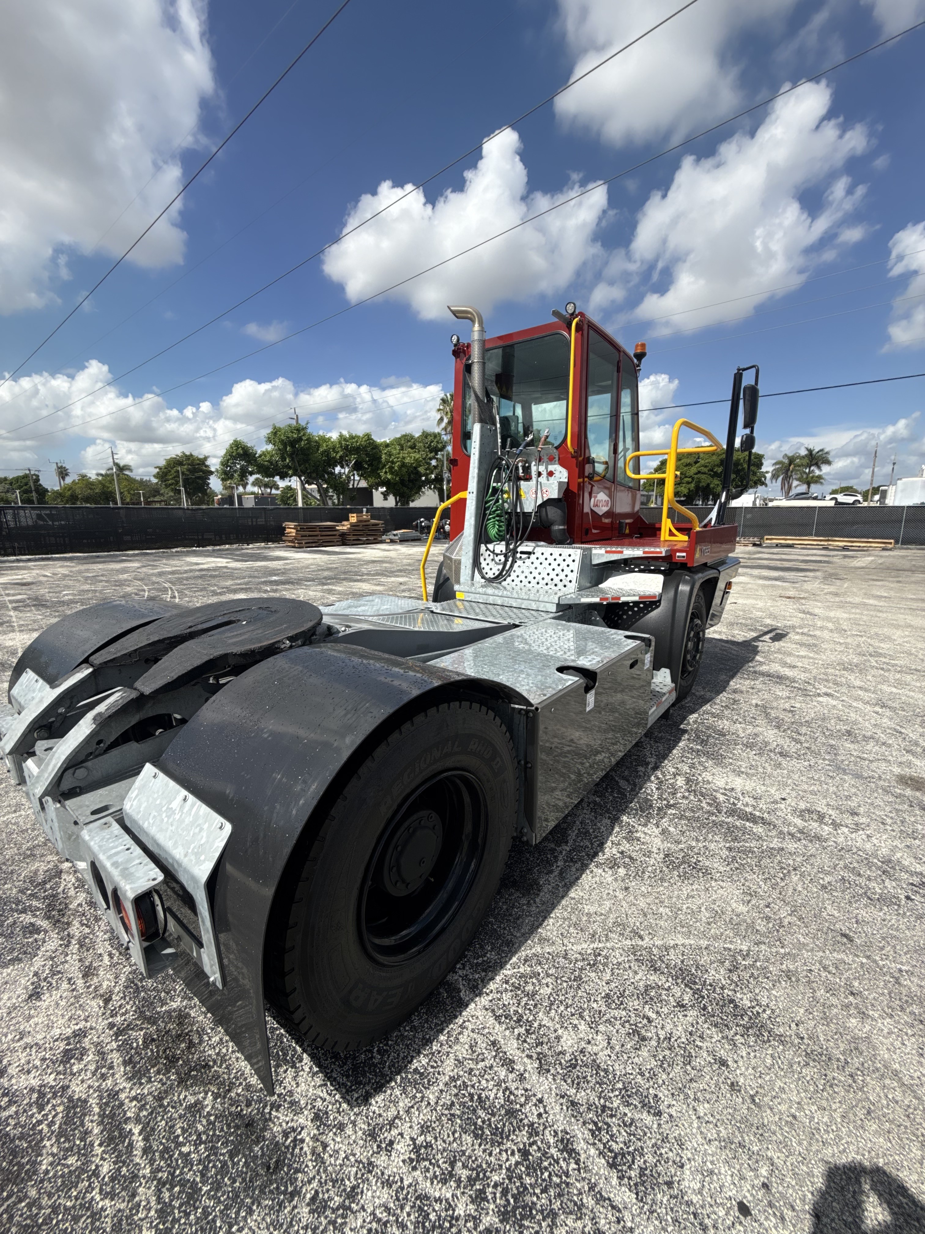 Terberg YT223 Terminal Tractor | 4x2 | 2024 | 190 HP Cummins ...