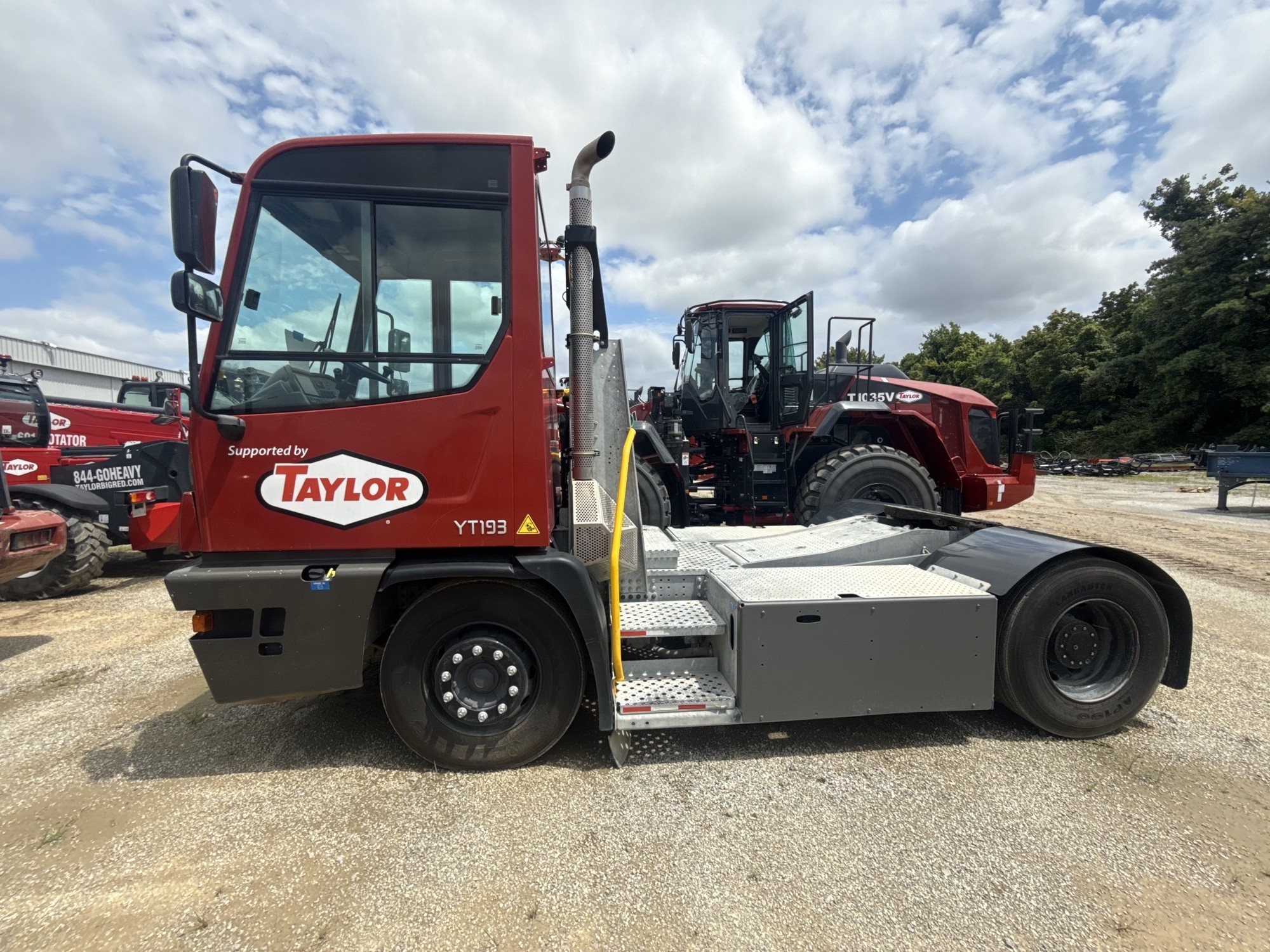 Terberg YT193 Terminal Tractor – 4x2, 190 HP Cummins - Portneeds.com